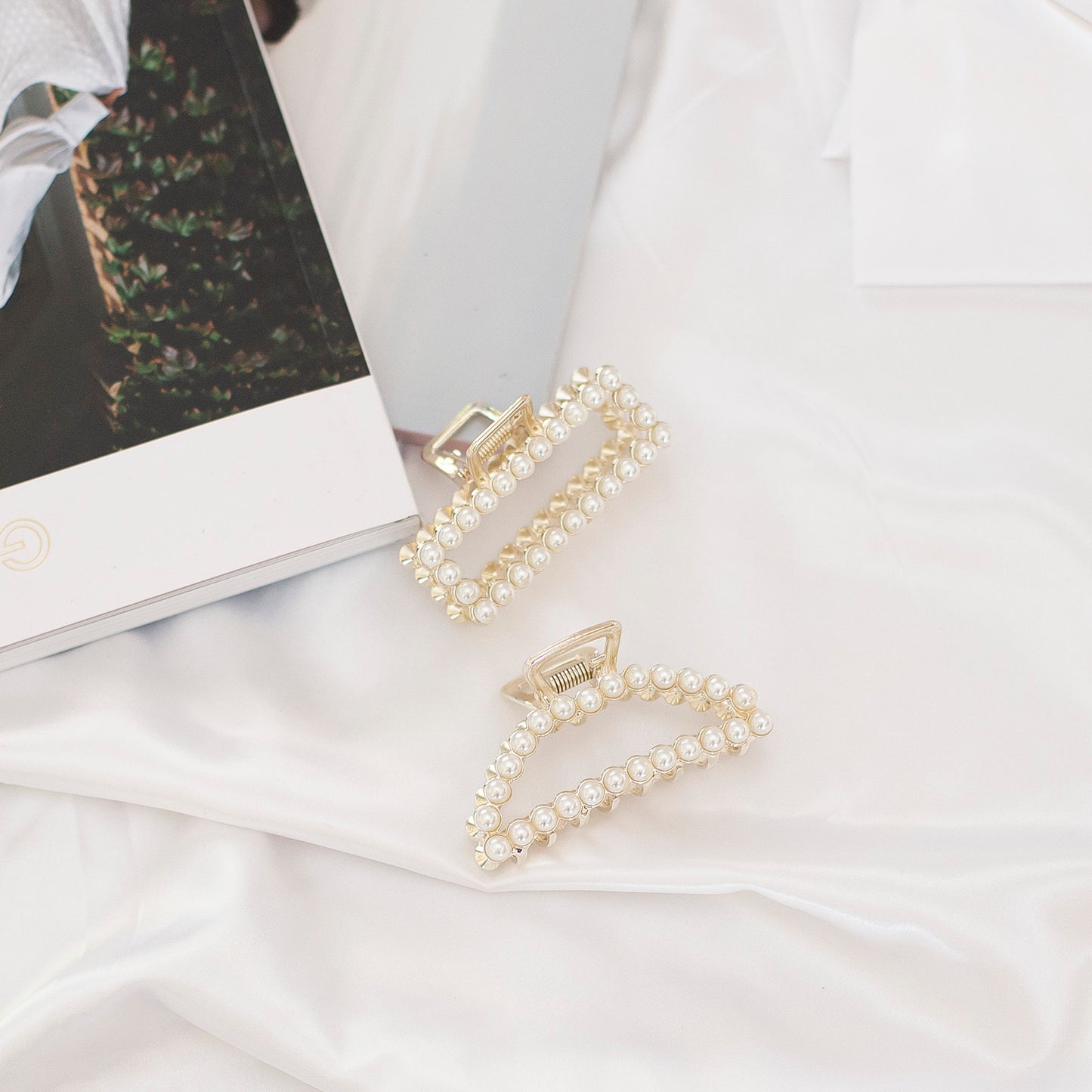 Bella Pearl Hair Claw
