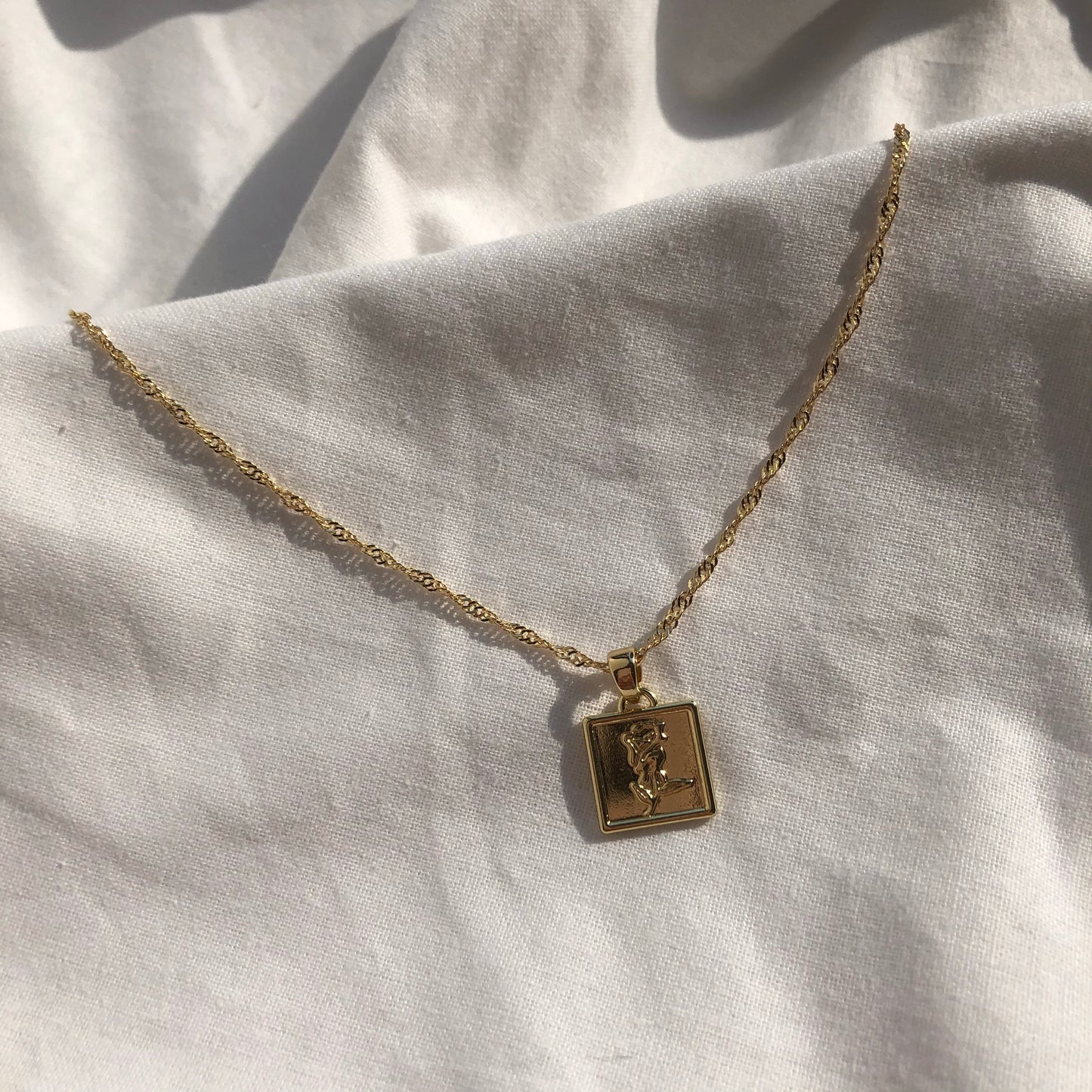 Gold Mora Rose Necklace