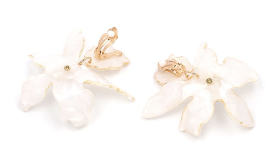 Michelle Resin Flower Earrings (Clip on)