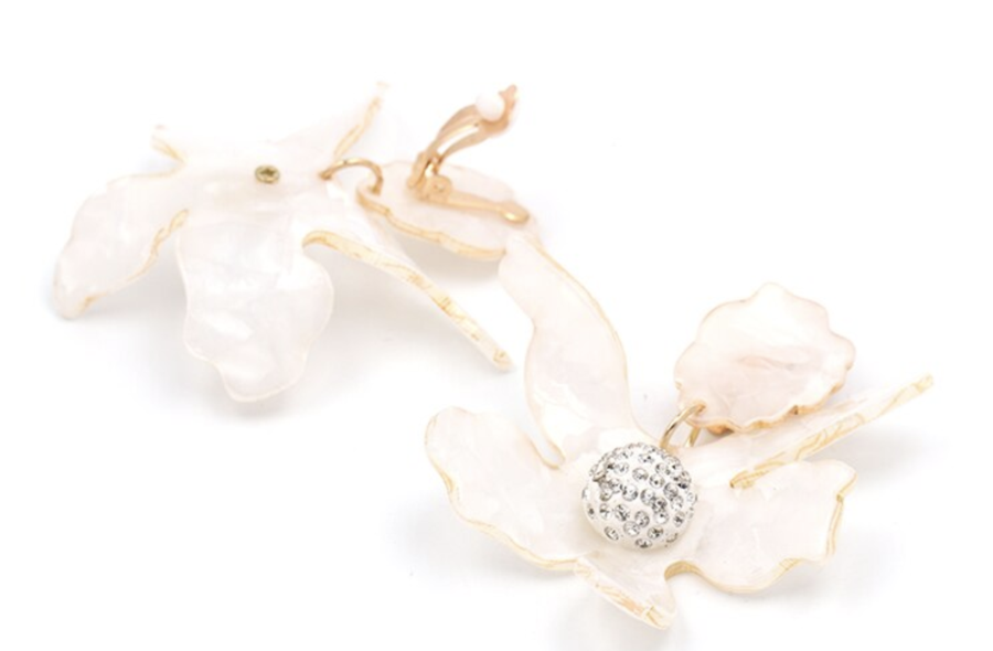 Michelle Resin Flower Earrings (Clip on)