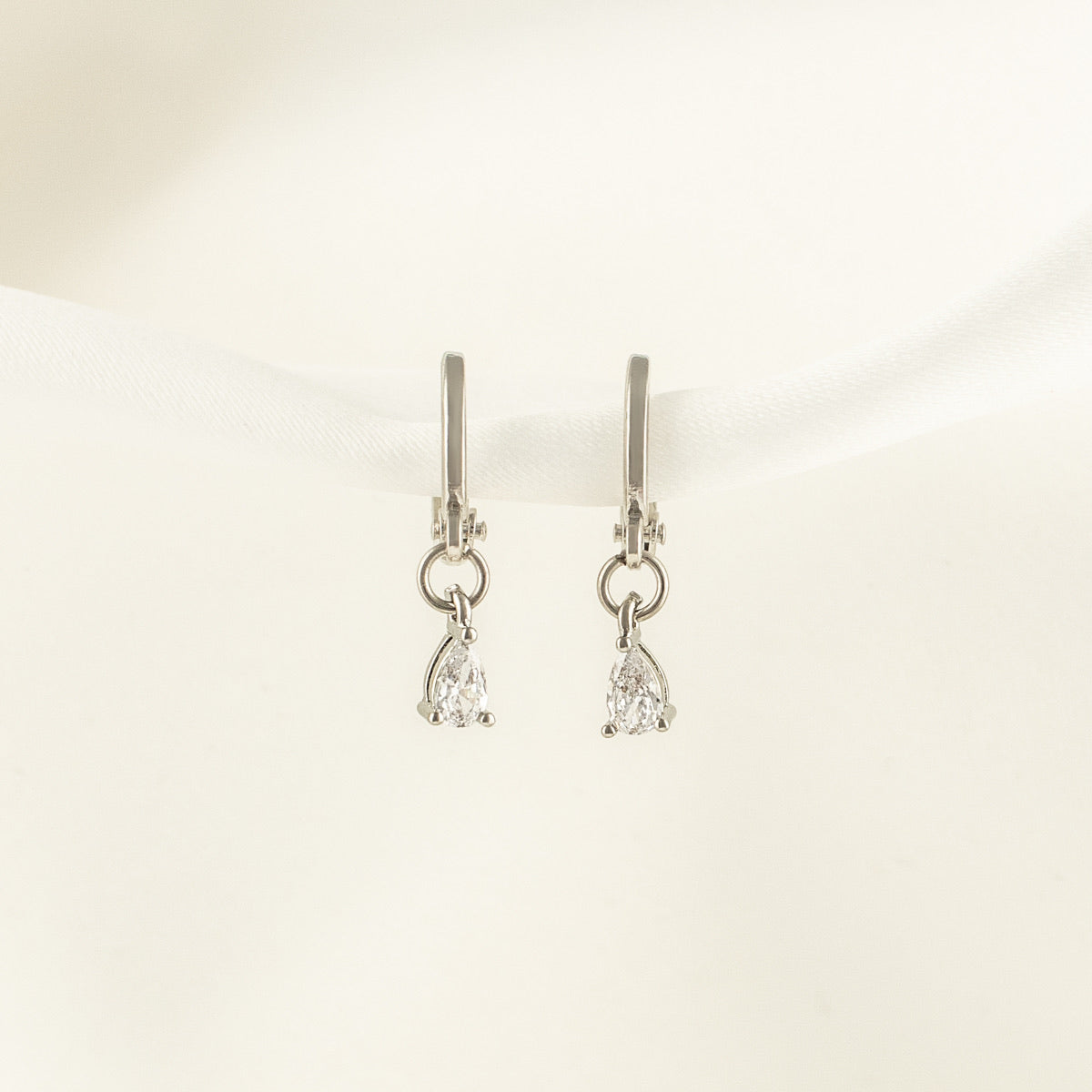 Lisa Diamond Earrings